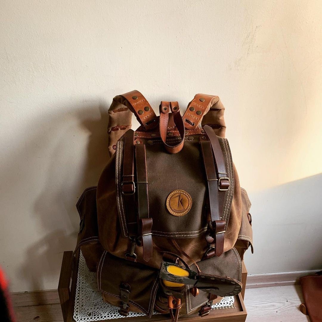 Leather and Waxed Canvas Rucksack. Style:Camping, Bushcraft Leather and Waxed Canvas Rucksack. Style:Camping, Bushcraft