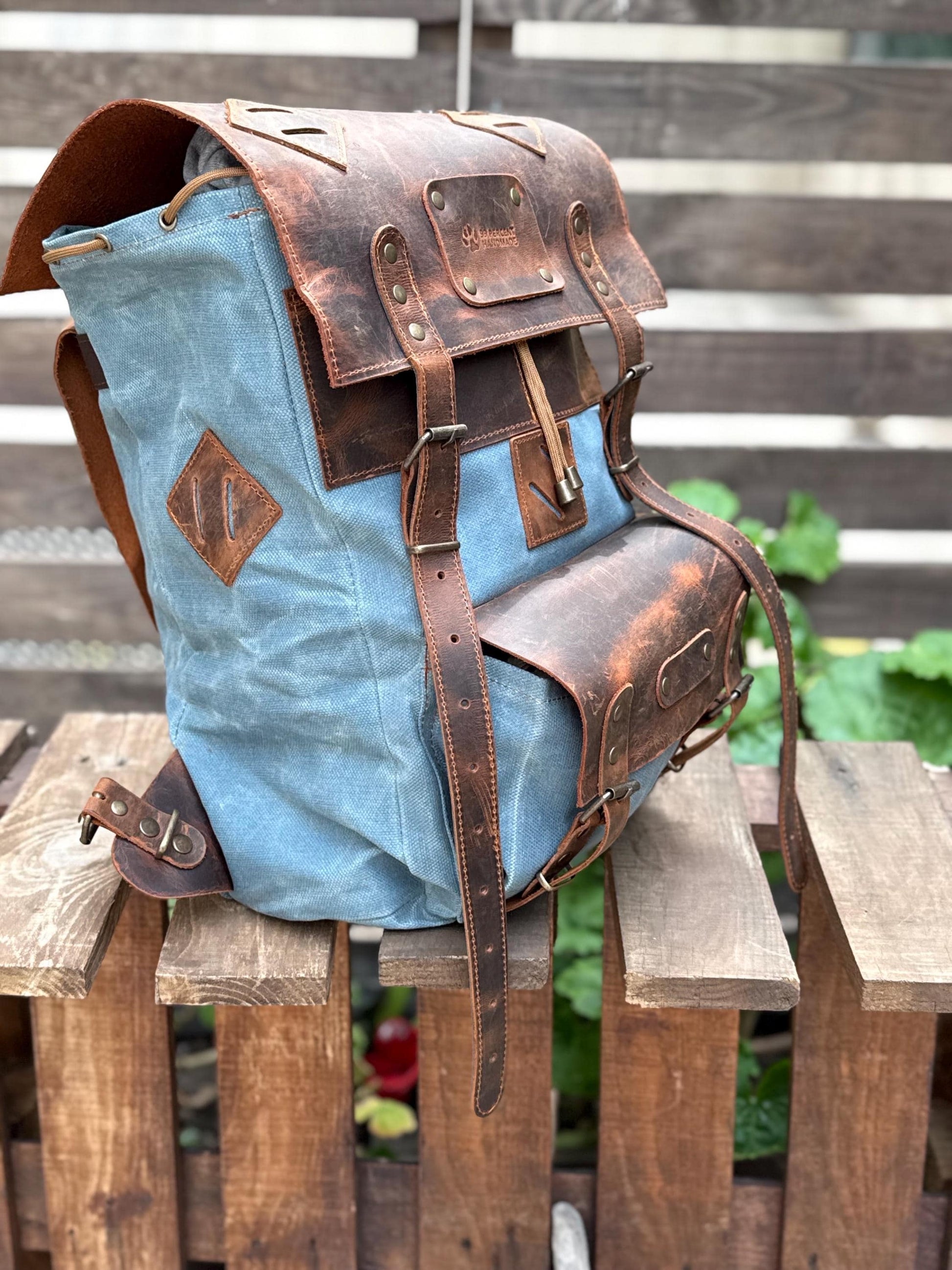 Limited Daypack, Brown,Tan,Black, Blue Color, 15L - 25L options. Laptop pocket premimum leather, Citypack, Daily use