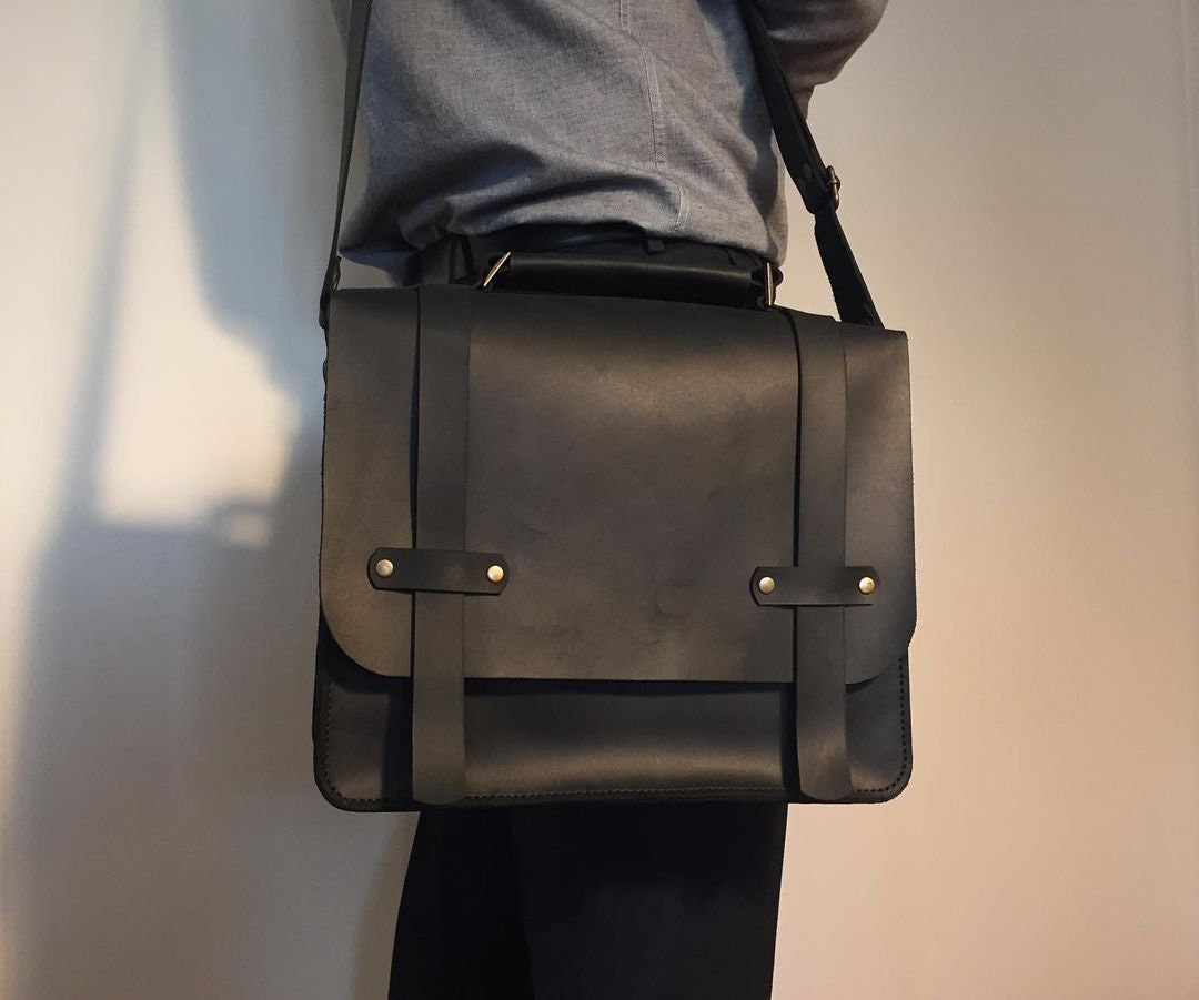 Handmade Grain Leather Crossbody Briefcase with 2 Colour, Messenger bag, Lawyer's Bag, Personalized Handbag, Work Bag , Gift For Him | 38 Cm  99percenthandmade   