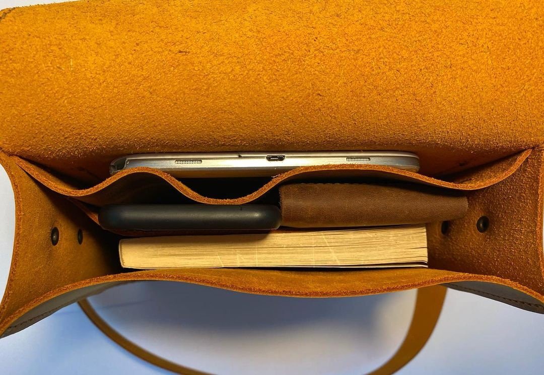 Handmade Grain Leather Crossbody Briefcase with 2 Colour, Messenger bag, Lawyer's Bag, Personalized Handbag, Work Bag , Gift For Him | 42 Cm  99percenthandmade   