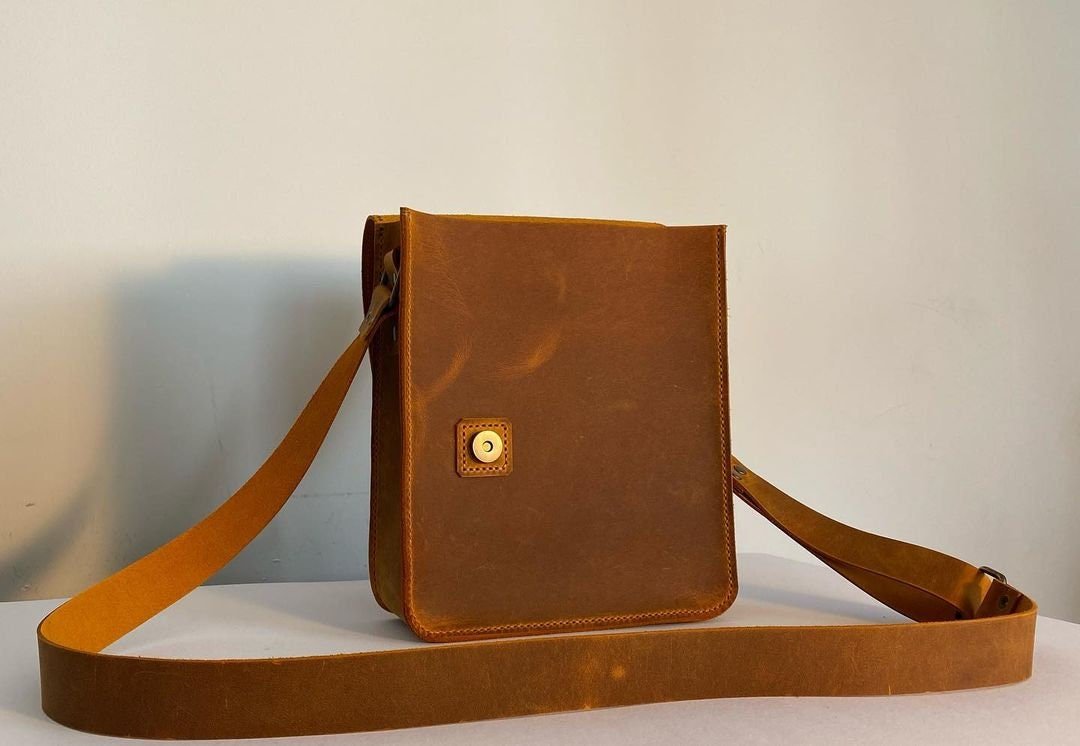 Handmade Grain Leather Crossbody Briefcase with 2 Colour, Messenger bag, Lawyer's Bag, Personalized Handbag, Work Bag , Gift For Him | 42 Cm  99percenthandmade   