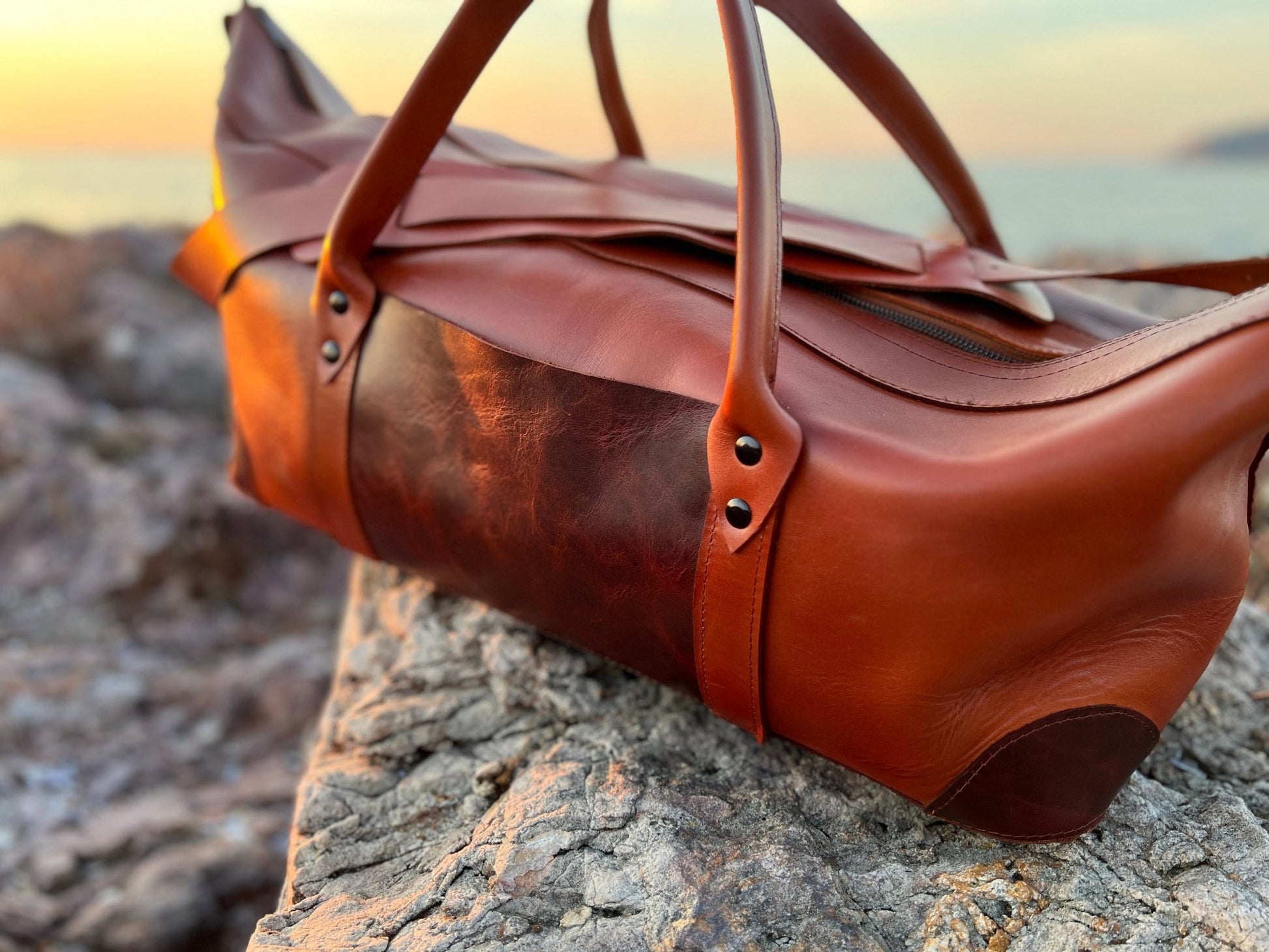 travel handmade: duffle bag pattern review + a giveaway! / LBG STUDIO